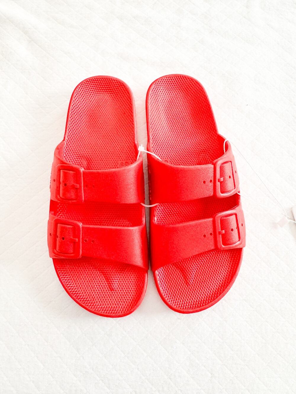 Freedom Moses Two Band Slide Fuji Red Unisex Casual Sandals Slippers Size 8-9M